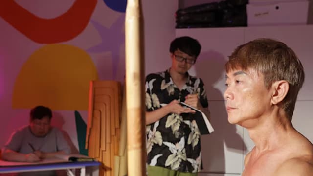 “不仅是脱衣和摆姿势” 63岁裸模为职业偏见平反