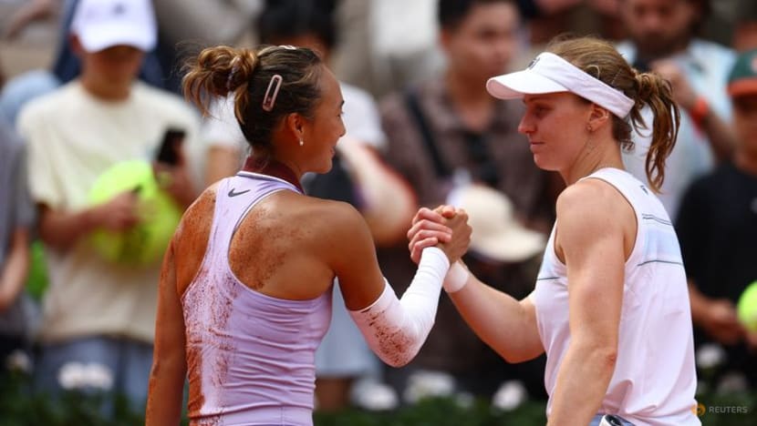 Zheng subdues Samsonova to reach maiden French Open quarter-final