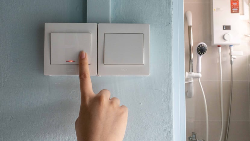 Sesetengah penduduk flat lama kurang peka terhadap risiko renjatan elektrik daripada pemanas air Sesetengah penduduk flat lama kurang peka terhadap risiko renjatan elektrik daripada pemanas air