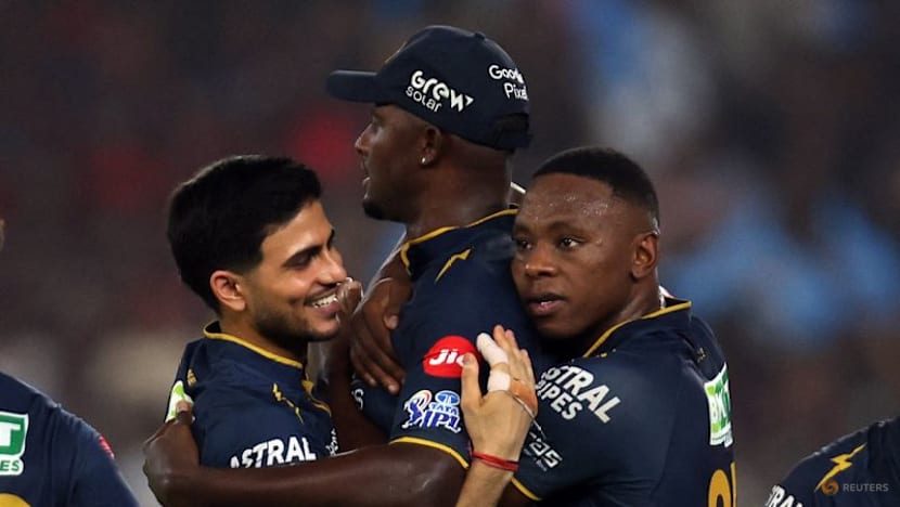 Holder brings 'sprinkling of stardust' as Gujarat beat RCB
