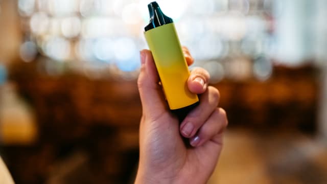 一文看懂电子烟新规！若亲友吸电子烟你该如何求助？