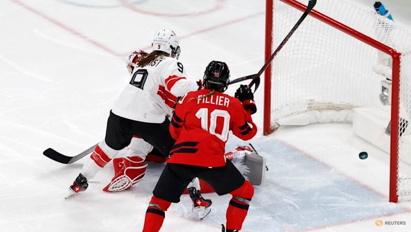 Ice hockey-Poulin powers Canada into women's final with US