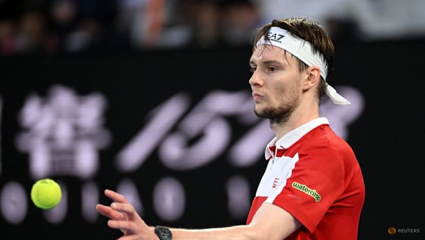 De Minaur bursts Bublik bubble to reach Melbourne quarter-finals again