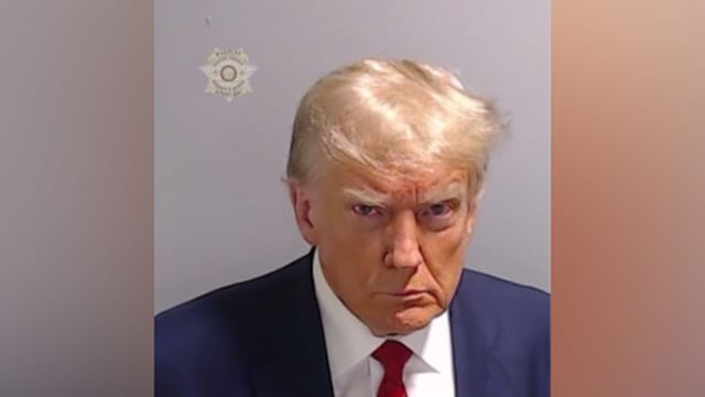 特朗普向佐治亚州当局自首