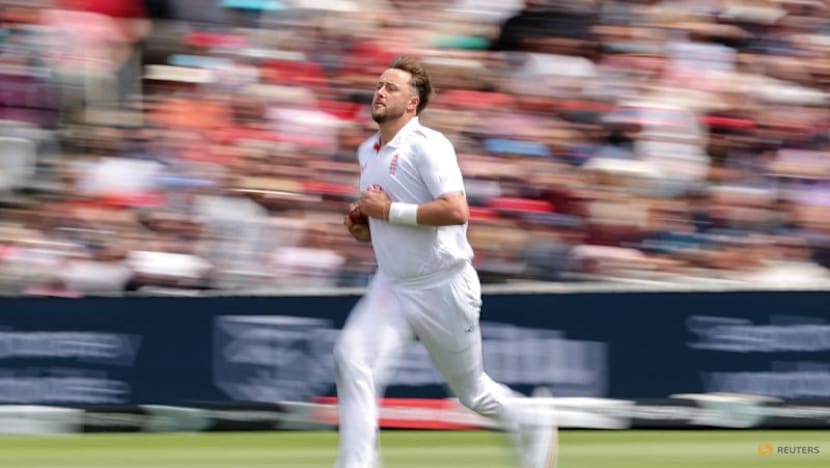 England's Robinson in doubt for second test due to knee injury