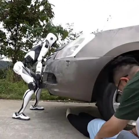 宇树科技推出“功夫”人形机器人 轻松完成高难度极限动作