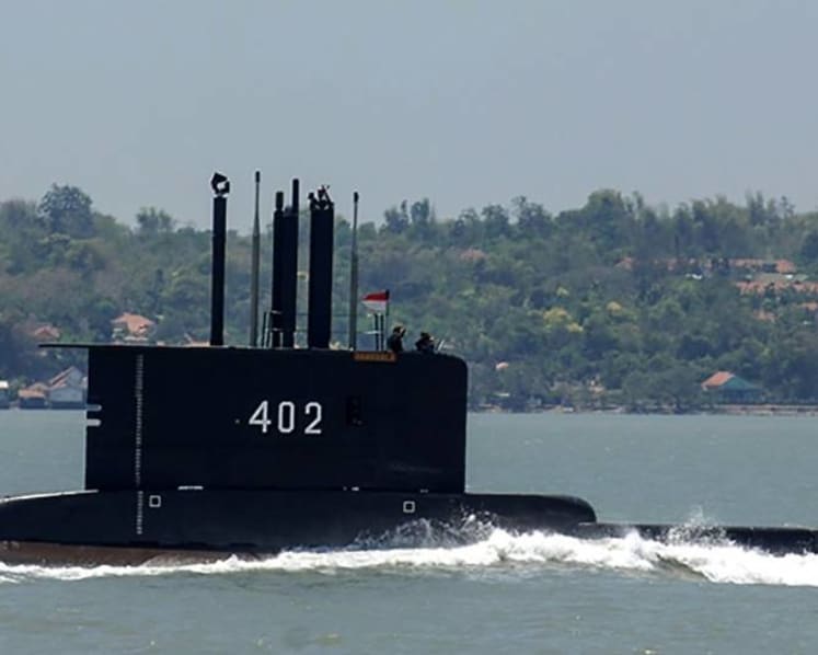 In race to find missing Indonesian submarine, carbon dioxide may be the enemy