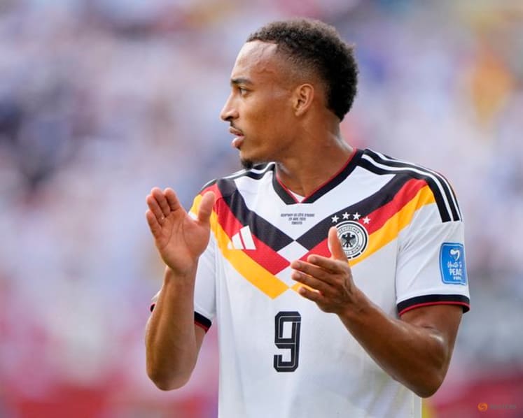 Leweling to get Brazilian Ronaldo's triangle fringe haircut if Germany win World Cup