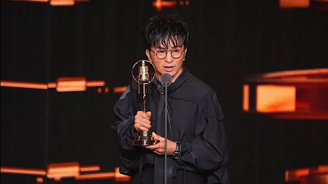 【金钟61】唐从圣等近30年首夺奖项，泪谢失智16年母亲：她依旧没有忘记我