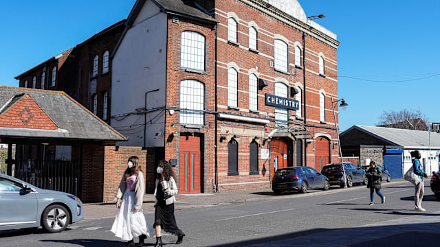 英国夜店暴发脑膜炎疫情 斯塔默吁到访年轻人接受抗生素治疗