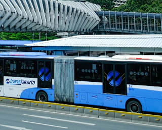 Tunawisma lansia diturunkan karena bau badan, Transjakarta minta maaf