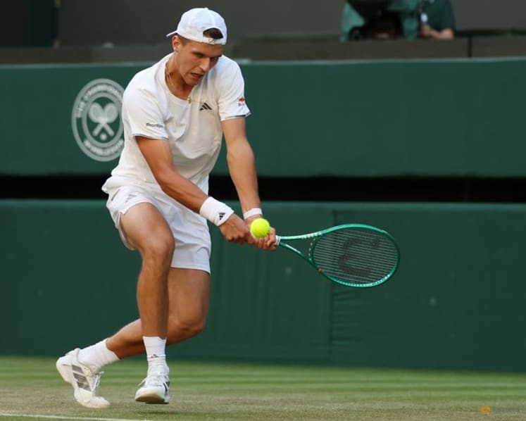 Fear is not a friend: Dimitrov banishes demons to stun Mensik