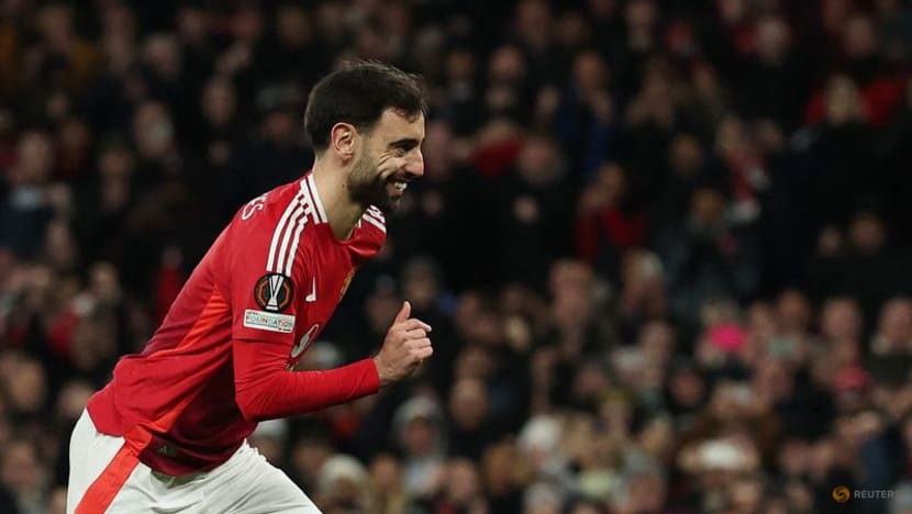 Fernandes hat-trick as United crush Sociedad, Spurs make Europa League quarters