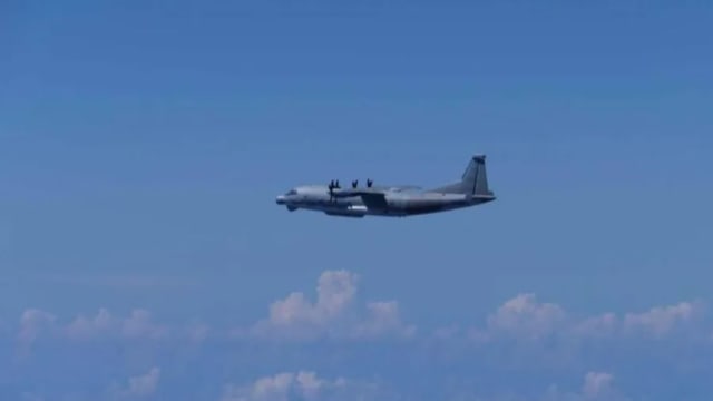 日本：中国解放军军机首次侵犯日本领空