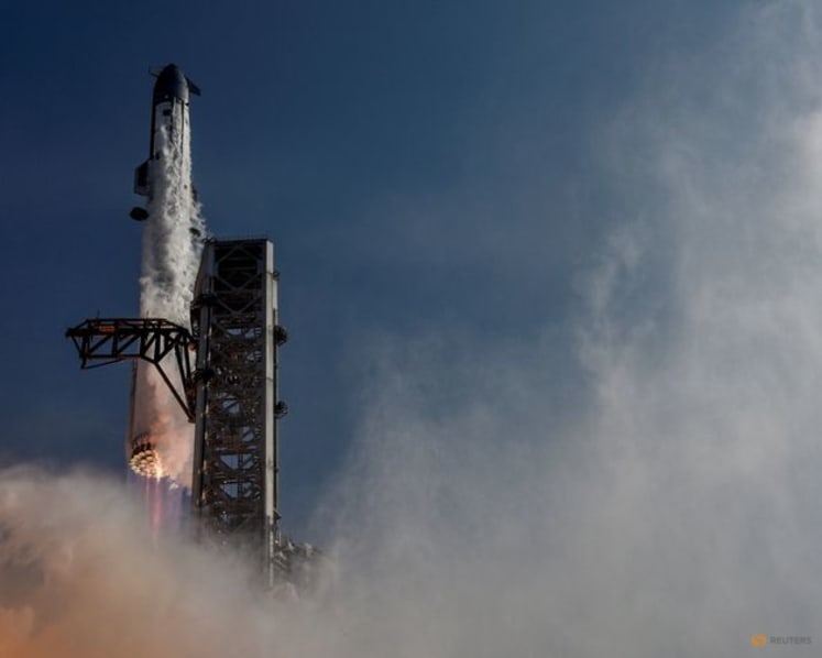 FAA orders SpaceX to investigate Starship booster mishap