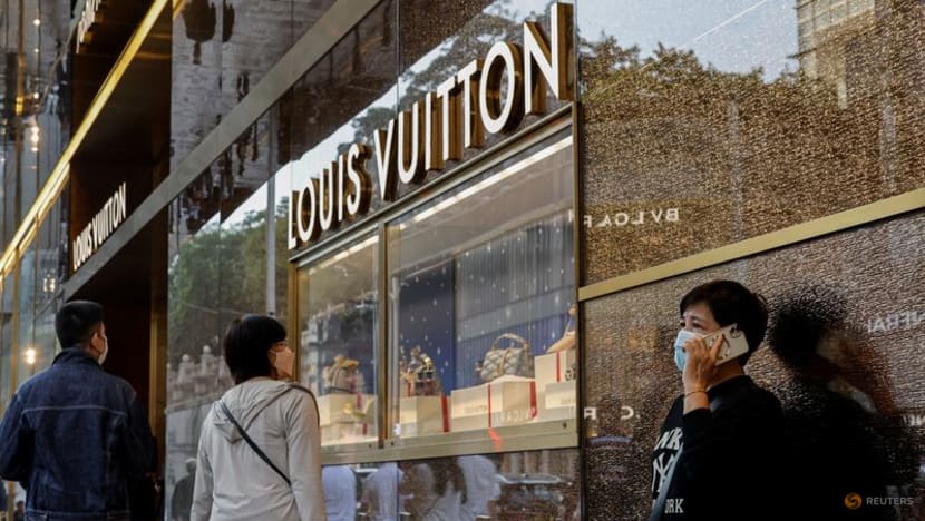 Hong Kong September retail sales fall 6.9% 