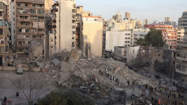 以色列空袭贝鲁特 民楼坍塌十人死亡