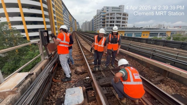 地铁东西线服务一度延误 SMRT：天气恶劣无法及时查看轨道