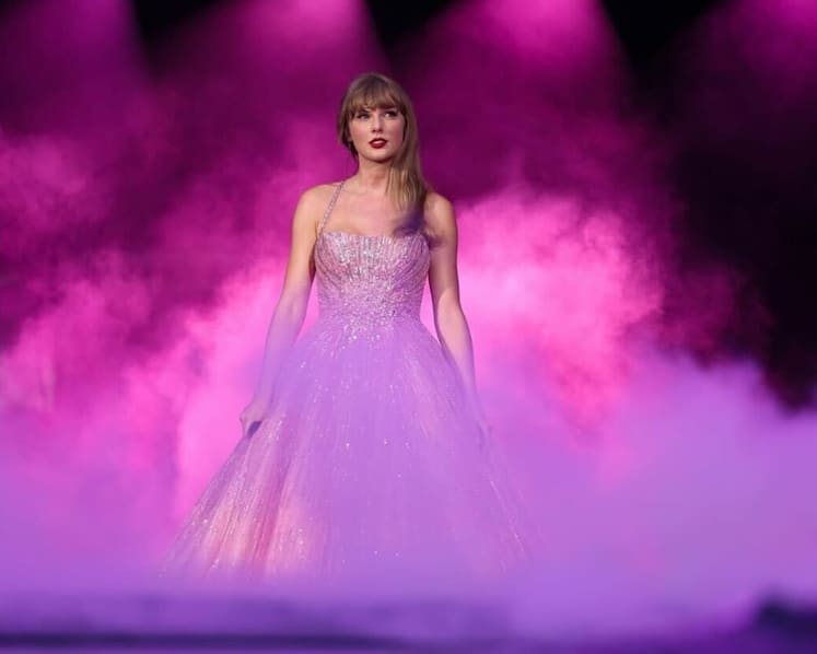 #trending: Taylor Swift fans outraged over Ticketmaster system issues as UOB pre-sale concert tickets snapped up in 3 hours