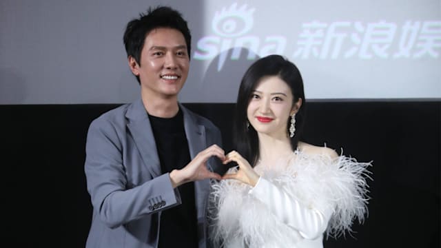 与赵丽颖离婚4年，冯绍峰惊传二婚景甜！双方火速辟谣