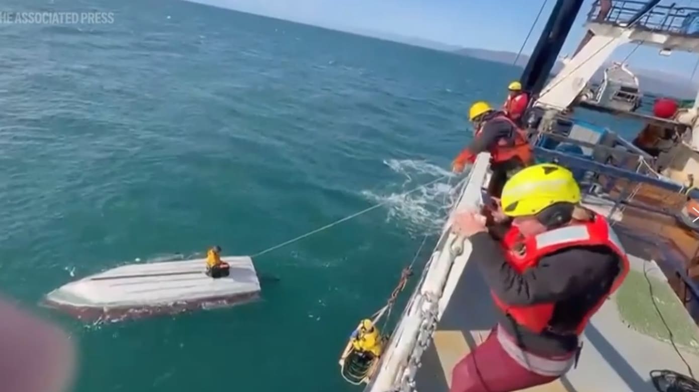 寒冷海上漂流近两天 15岁少年奇迹生还