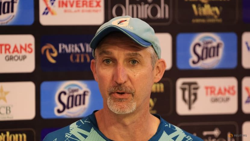 Former Pakistan coach Gillespie labels successor Javed a 'clown'