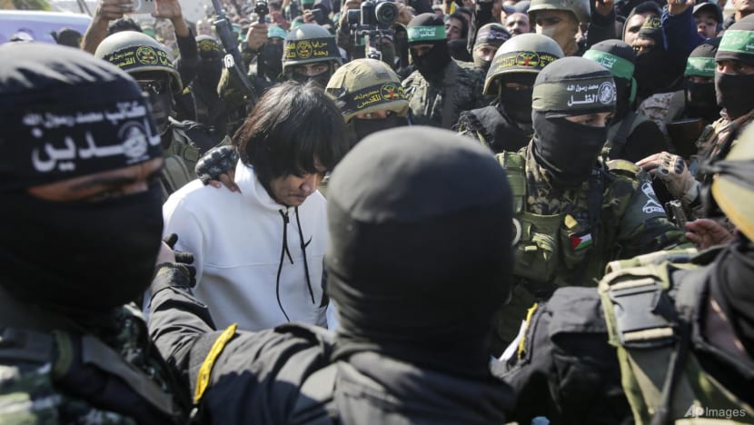 Israel delays prisoner release after chaotic hostage handover Israel delays prisoner release after chaotic hostage handover