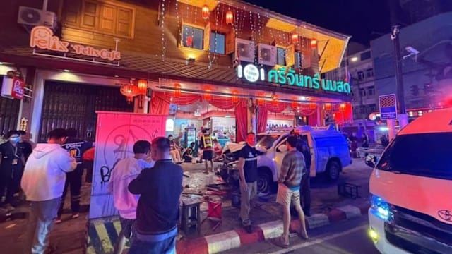 泰国酒驾司机闯红灯撞餐厅 酿14伤