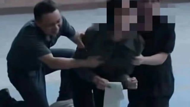 男临演疑借戏不当触碰女演员胸部，剧组撤争议画面调查