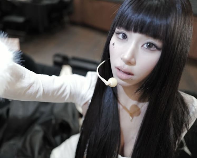 Twice's Chaeyoung will miss rest of US tour, reveals she twisted her back while lifting suitcase