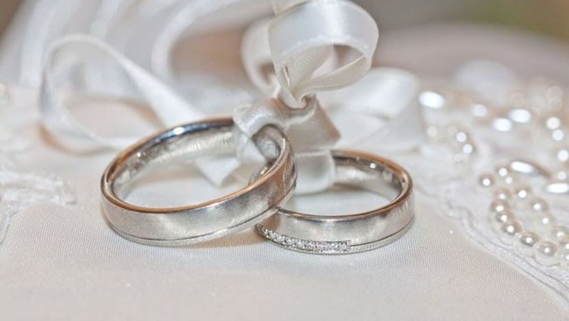 Pengantin 'viral' hantar invois kepada tetamu yang tidak hadir majlis persandingan