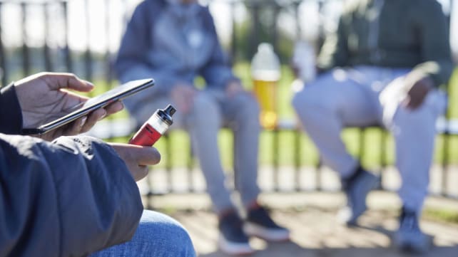 Commentary: Teenagers know vaping is harmful. That doesn’t mean they’ll stop