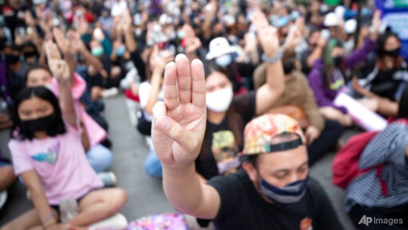 Rally outside Thai prison demands release of protesters Rally outside Thai prison demands release of protesters