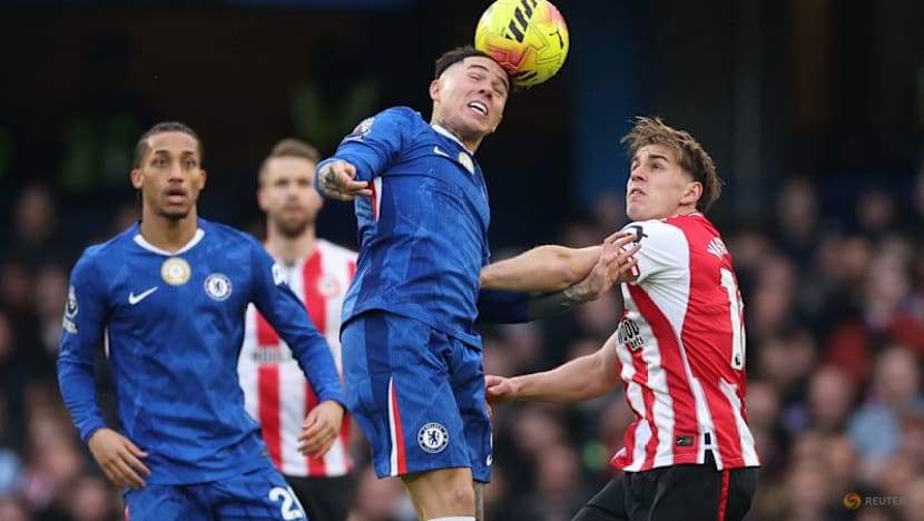 Chelsea ride luck to beat Brentford in coach Rosenior's league debut