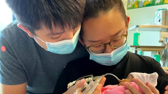 早产儿出生即病危 克服重重困难创奇迹