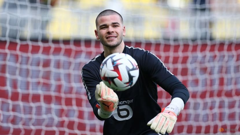 PSG sign French goalkeeper Chevalier from Lille PSG sign French goalkeeper Chevalier from Lille