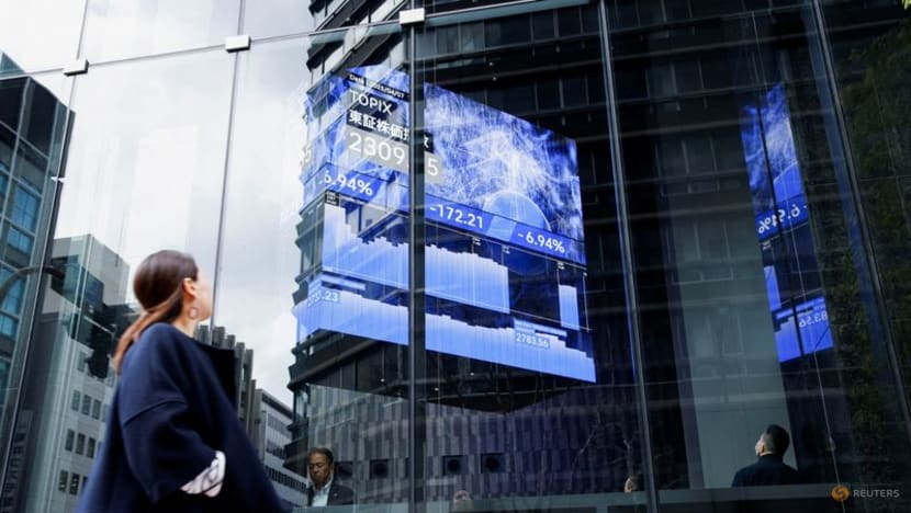 Japanese investors turned net buyers of overseas bonds last week