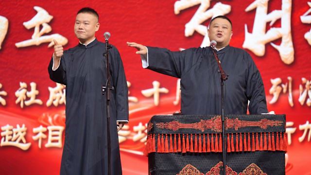与孙越首次在狮城呈献相声专场，岳云鹏开启“个人演唱会”模式，竟被观众嫌“歌太老”！