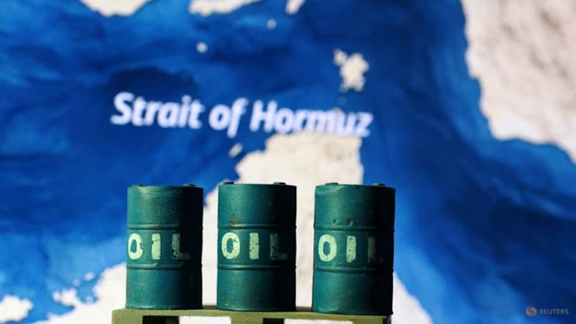 Oil plunges, stocks jump as Iran declares Hormuz open