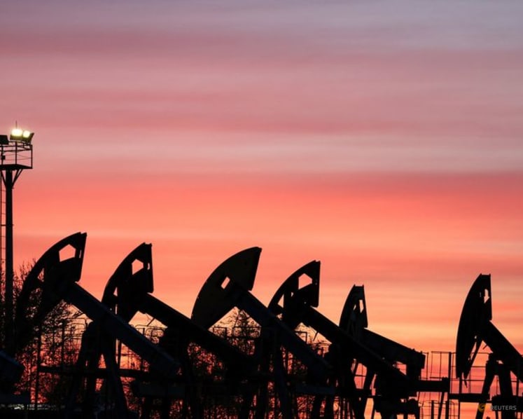 Oil prices settle at lowest in over a week, as US pauses attacks on Iran
