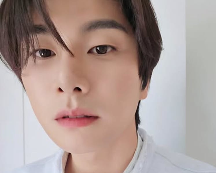 Actor Lee Yi-kyung accuser says posts on lewd text exchange created by AI as a joke