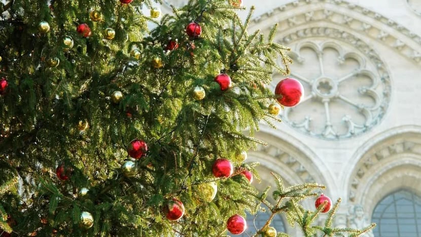 கிறிஸ்துமஸ் கொண்டாட்டத்தில் மிதக்கும் பாரிஸ்....ஆனால் மக்களிடம் கொண்டாட்ட உணர்வு மட்டுப்பட்டுள்ளது