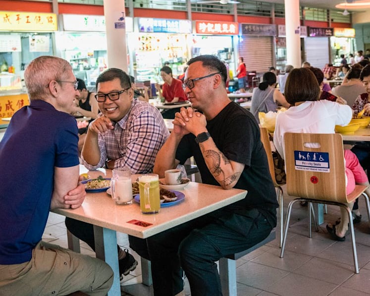 Apple CEO Tim Cook in town, gets shown historic Tiong Bahru by S’pore photographers