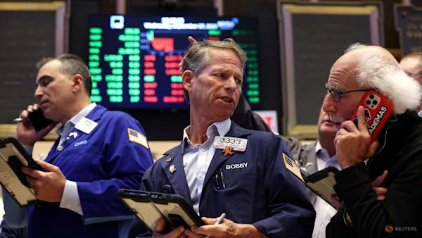 Trading Day: Stocks' momentum fades, gold plunges