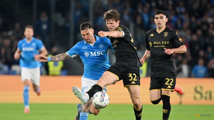 Napoli’s title hopes shaken by late Genoa equaliser as Inter close in