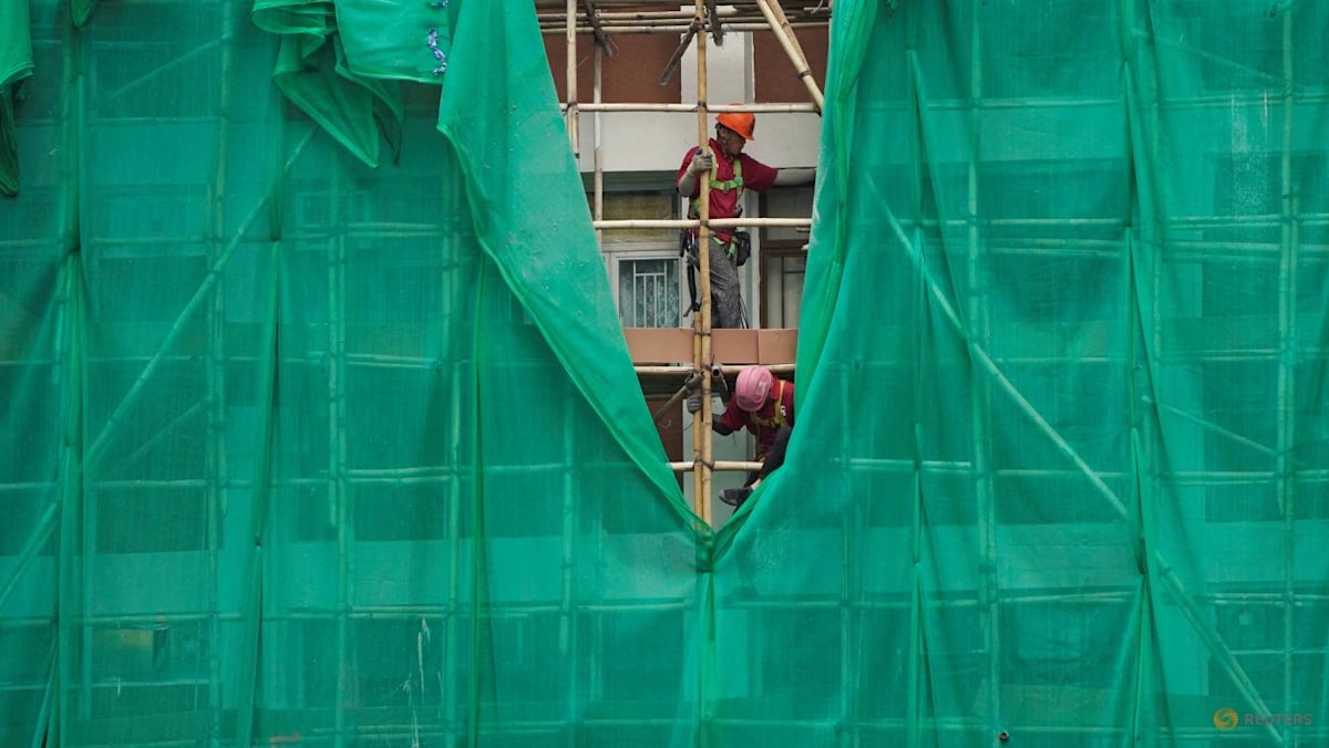 Hong Kong arrests 21 for corruption in building renovation crackdown