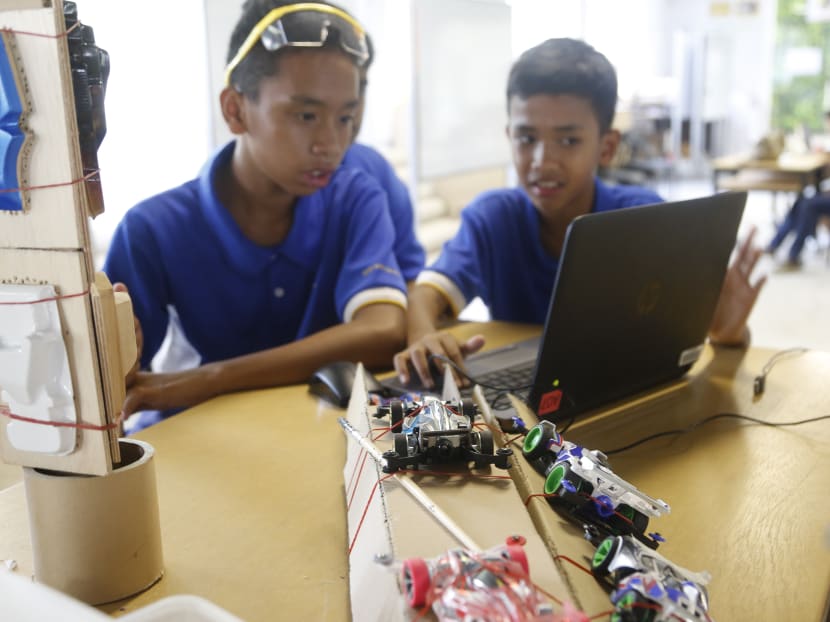 ‘Makerspaces’ allow students to get messy — and creative ‘Makerspaces’ allow students to get messy — and creative