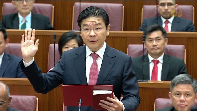 黄总理率领内阁与议员宣誓就任