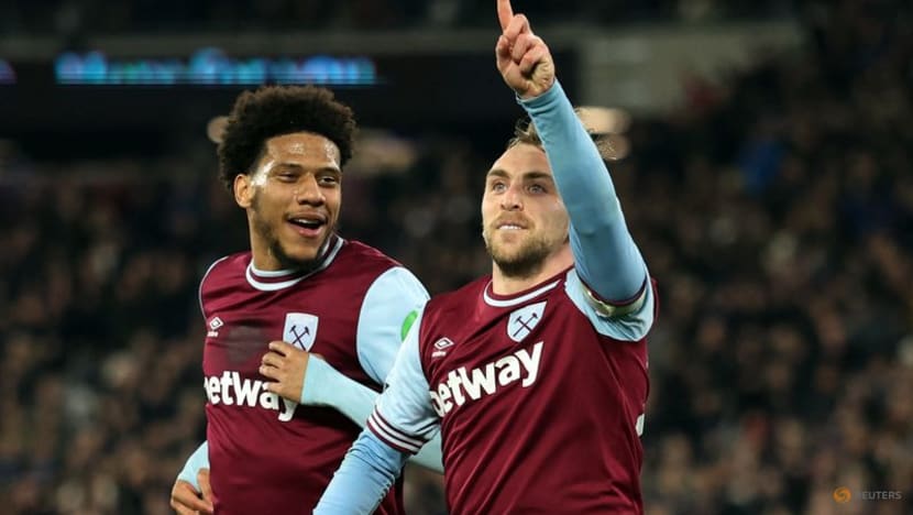 West Ham increase pressure on struggling Leicester with 2-0 win