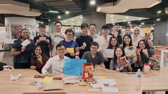 中学同学11年后开时间囊 掀起满满回忆杀